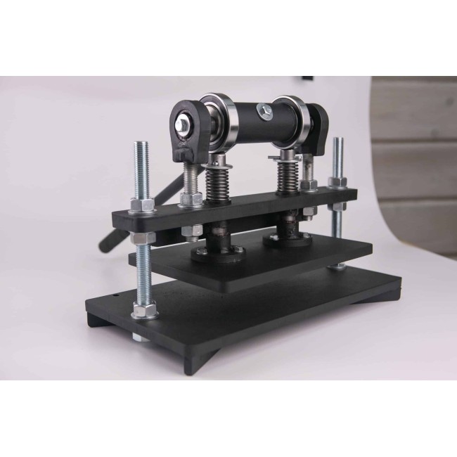 Пресс для вырубки и тиснения №2 изготовлен в России