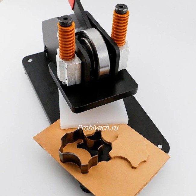 Пресс для вырубки и тиснения "Новичок" размер вырубной плиты 10х10 см